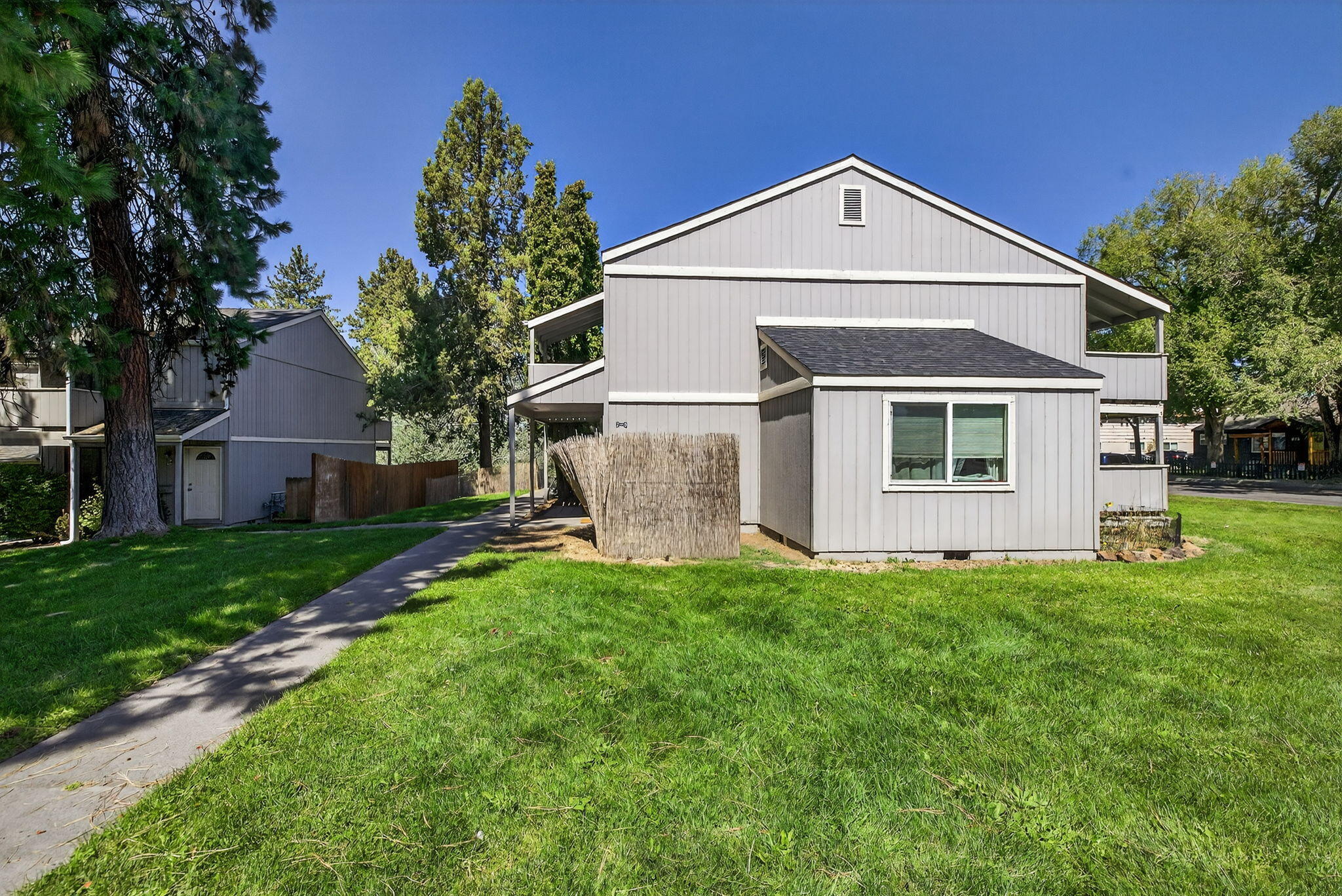 8 SW McKinley Avenue