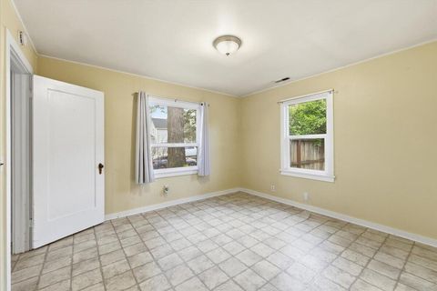 Tiny photo for 420 SW Burgess Street, Grants Pass, OR 97526 (MLS # 220213141)