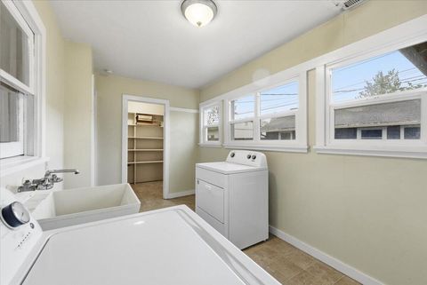 Tiny photo for 420 SW Burgess Street, Grants Pass, OR 97526 (MLS # 220213141)