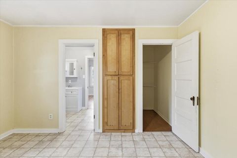 Tiny photo for 420 SW Burgess Street, Grants Pass, OR 97526 (MLS # 220213141)