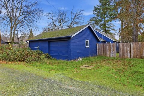 Tiny photo for 420 SW Burgess Street, Grants Pass, OR 97526 (MLS # 220213141)