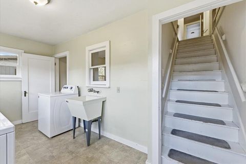 Tiny photo for 420 SW Burgess Street, Grants Pass, OR 97526 (MLS # 220213141)