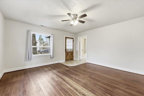 Tiny photo for 420 SW Burgess Street, Grants Pass, OR 97526 (MLS # 220213141)