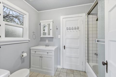 Tiny photo for 420 SW Burgess Street, Grants Pass, OR 97526 (MLS # 220213141)