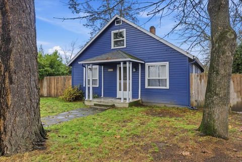 Tiny photo for 420 SW Burgess Street, Grants Pass, OR 97526 (MLS # 220213141)