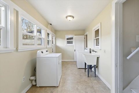 Tiny photo for 420 SW Burgess Street, Grants Pass, OR 97526 (MLS # 220213141)