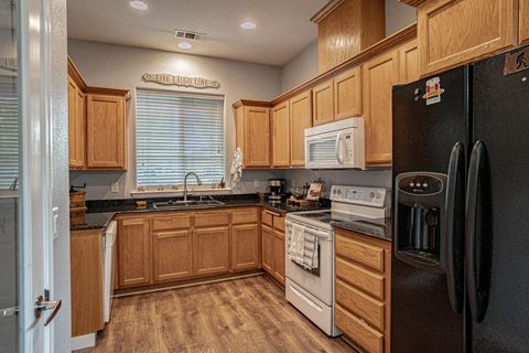 Tiny photo for 7411 Stonefield Drive, White City, OR 97503 (MLS # 220219897)