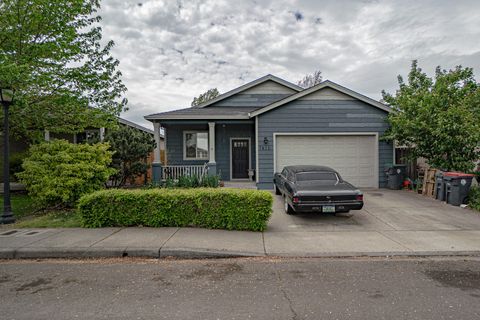 Photo of 7411 Stonefield Drive, White City, OR 97503 (MLS # 220219897)