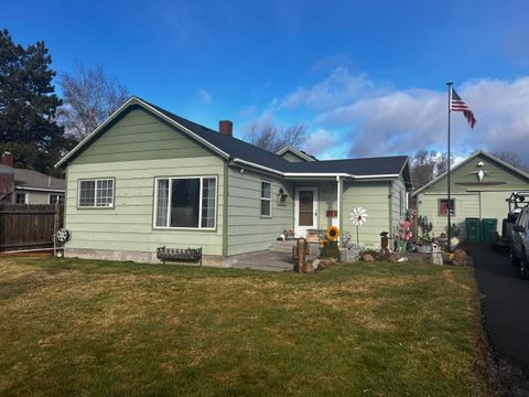 Photo of 5511 Miller Avenue, Klamath Falls, OR 97603 (MLS # 220213647)