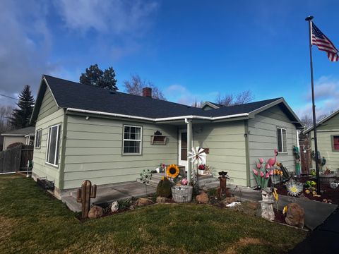 Tiny photo for 5511 Miller Avenue, Klamath Falls, OR 97603 (MLS # 220213647)