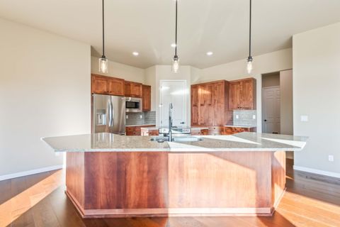 Tiny photo for 2278 NE Hilltop Lane, Madras, OR 97741 (MLS # 220214248)