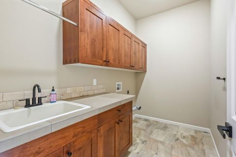 Tiny photo for 2278 NE Hilltop Lane, Madras, OR 97741 (MLS # 220214248)