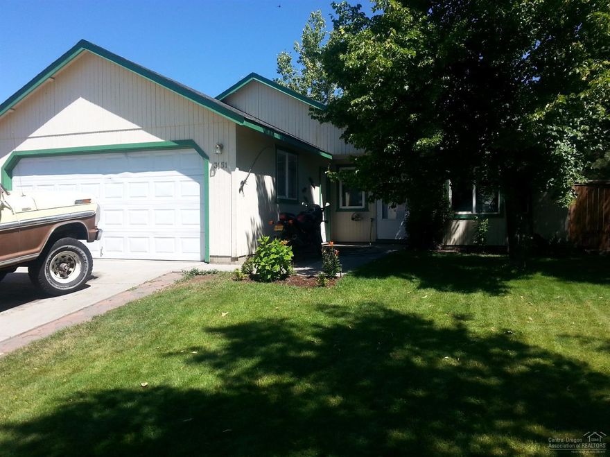 Close to schools, 3 bedroom, 2 bath with 1134 sq. ft. of living space plus an attached double car garage. Spacious kitchen with wrap around counter providing eating bar. Nice master with double closets and a large fenced in yard.