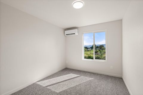 Tiny photo for 2028 Sunset Drive #6, Medford, OR 97501 (MLS # 220219390)