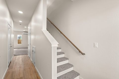 Tiny photo for 2028 Sunset Drive #6, Medford, OR 97501 (MLS # 220219390)