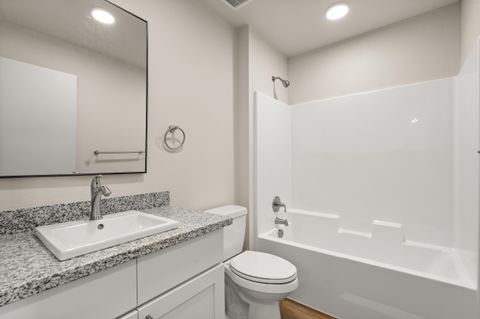 Tiny photo for 2028 Sunset Drive #6, Medford, OR 97501 (MLS # 220219390)