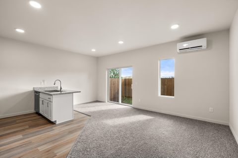 Tiny photo for 2028 Sunset Drive #6, Medford, OR 97501 (MLS # 220219390)