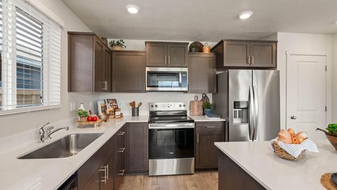 Tiny photo for 2617 Steadman Avenue, Medford, OR 97501 (MLS # 220212567)