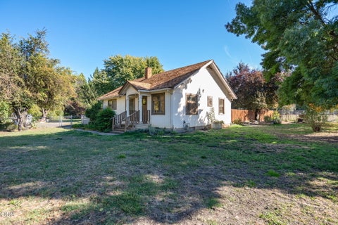 Photo of 2357 Ross Lane, Medford, OR 97501 (MLS # 220228711)