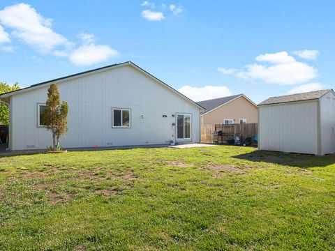 Tiny photo for 5637 Mickshelly Circle, Klamath Falls, OR 97603 (MLS # 220220112)