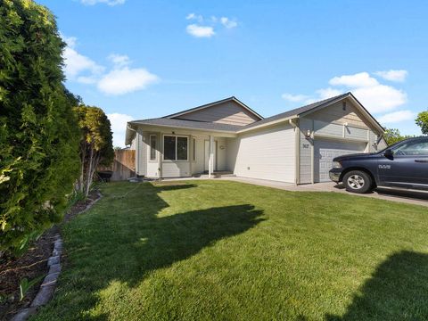 Tiny photo for 5637 Mickshelly Circle, Klamath Falls, OR 97603 (MLS # 220220112)