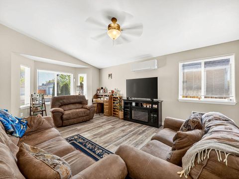 Tiny photo for 5637 Mickshelly Circle, Klamath Falls, OR 97603 (MLS # 220220112)