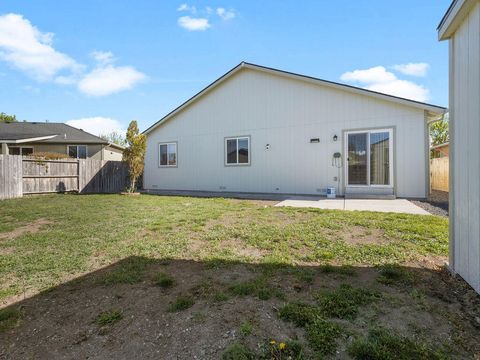 Tiny photo for 5637 Mickshelly Circle, Klamath Falls, OR 97603 (MLS # 220220112)