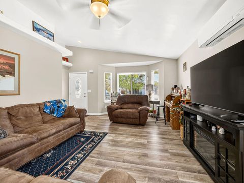 Tiny photo for 5637 Mickshelly Circle, Klamath Falls, OR 97603 (MLS # 220220112)