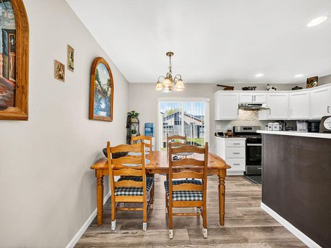 Tiny photo for 5637 Mickshelly Circle, Klamath Falls, OR 97603 (MLS # 220220112)