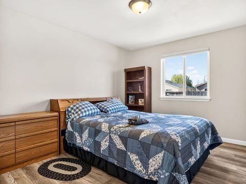 Tiny photo for 5637 Mickshelly Circle, Klamath Falls, OR 97603 (MLS # 220220112)