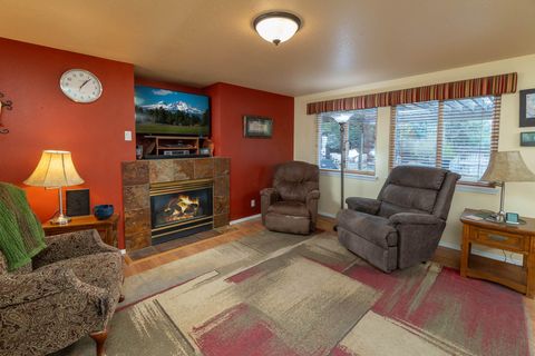 Tiny photo for 3128 NE Cromwell Court, Bend, OR 97701 (MLS # 220219392)