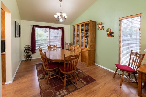 Tiny photo for 3128 NE Cromwell Court, Bend, OR 97701 (MLS # 220219392)