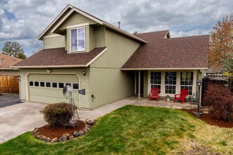 Photo of 3128 NE Cromwell Court, Bend, OR 97701 (MLS # 220219392)