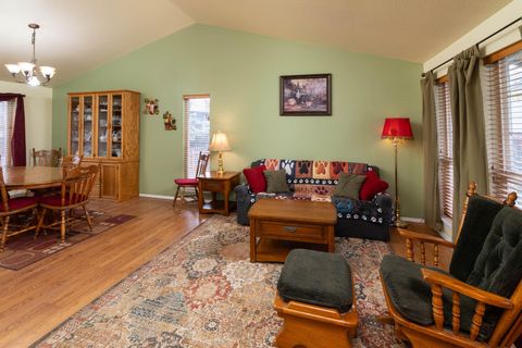 Tiny photo for 3128 NE Cromwell Court, Bend, OR 97701 (MLS # 220219392)