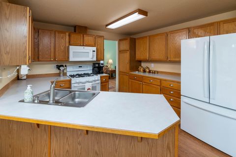 Tiny photo for 3128 NE Cromwell Court, Bend, OR 97701 (MLS # 220219392)