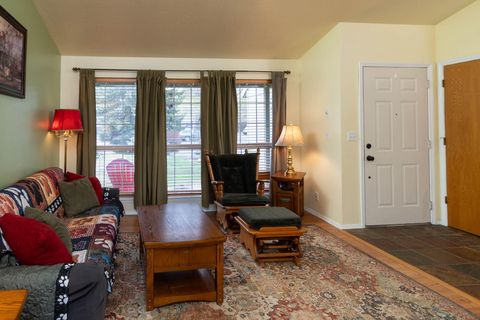 Tiny photo for 3128 NE Cromwell Court, Bend, OR 97701 (MLS # 220219392)