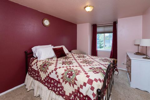 Tiny photo for 3128 NE Cromwell Court, Bend, OR 97701 (MLS # 220219392)