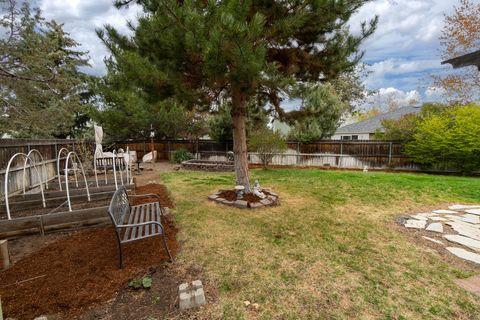 Tiny photo for 3128 NE Cromwell Court, Bend, OR 97701 (MLS # 220219392)