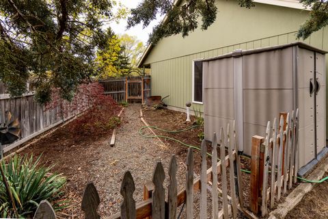 Tiny photo for 3128 NE Cromwell Court, Bend, OR 97701 (MLS # 220219392)
