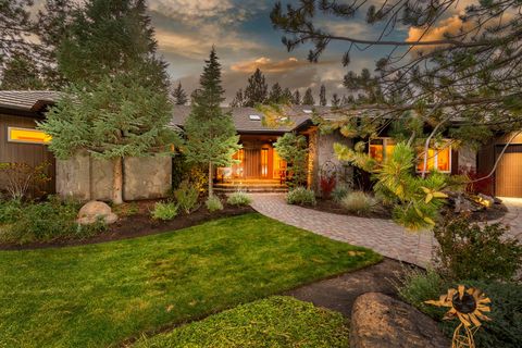 Tiny photo for 3237 NW Kidd Place, Bend, OR 97703 (MLS # 220210788)