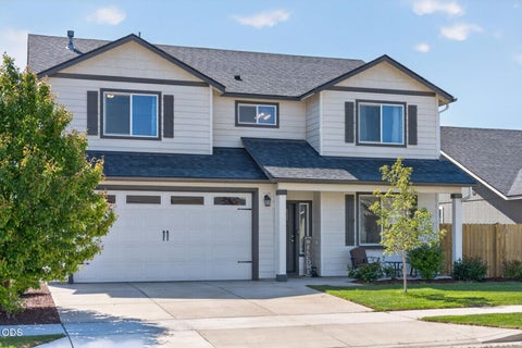 Photo of 3461 NW 9th Street, Redmond, OR 97756 (MLS # 220222578)