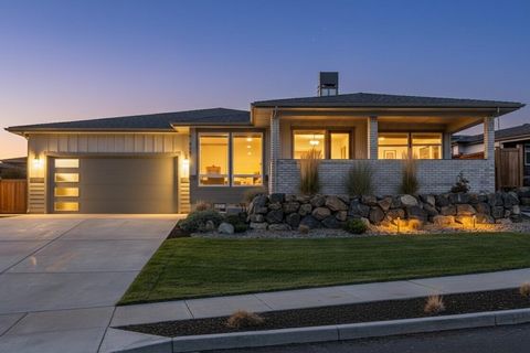 Photo of 4469 SW Antelope Avenue, Redmond, OR 97756 (MLS # 220211377)