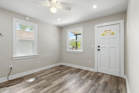 Tiny photo for 427 Martin Street, Klamath Falls, OR 97601 (MLS # 220223125)