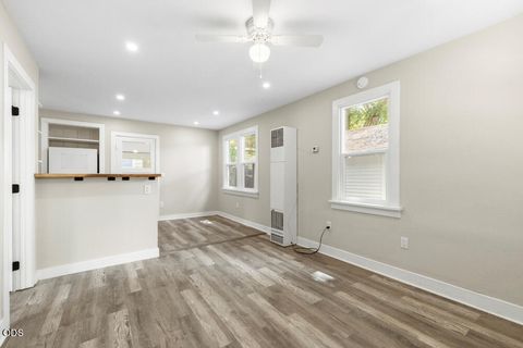 Tiny photo for 427 Martin Street, Klamath Falls, OR 97601 (MLS # 220223125)