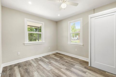 Tiny photo for 427 Martin Street, Klamath Falls, OR 97601 (MLS # 220223125)