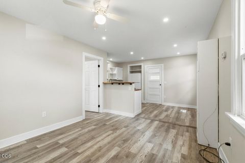 Tiny photo for 427 Martin Street, Klamath Falls, OR 97601 (MLS # 220223125)
