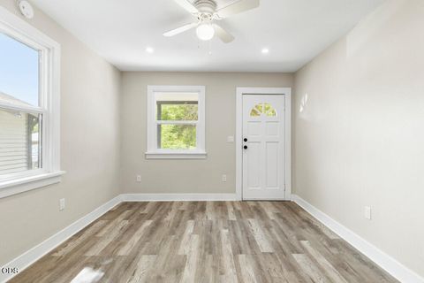 Tiny photo for 427 Martin Street, Klamath Falls, OR 97601 (MLS # 220223125)