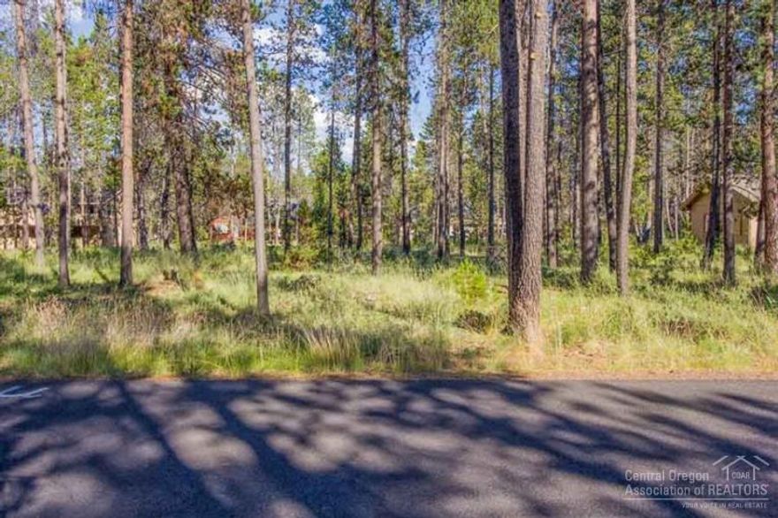 A rare Sunriver vacant lot near the river! It's quiet, it's treed, it's ready for your dream home! Don't let this .29 acre lot get away!