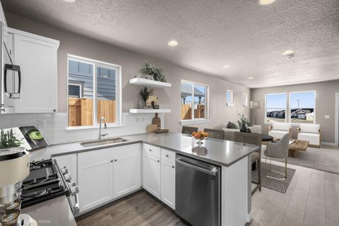 Tiny photo for 21537 NE Gather Place, Bend, OR 97702 (MLS # 220215357)