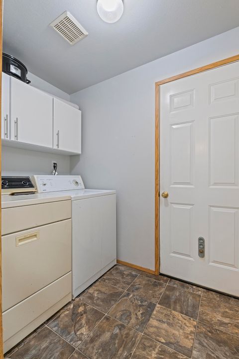 Tiny photo for 2690 Cummings Lane, Medford, OR 97501 (MLS # 220212592)